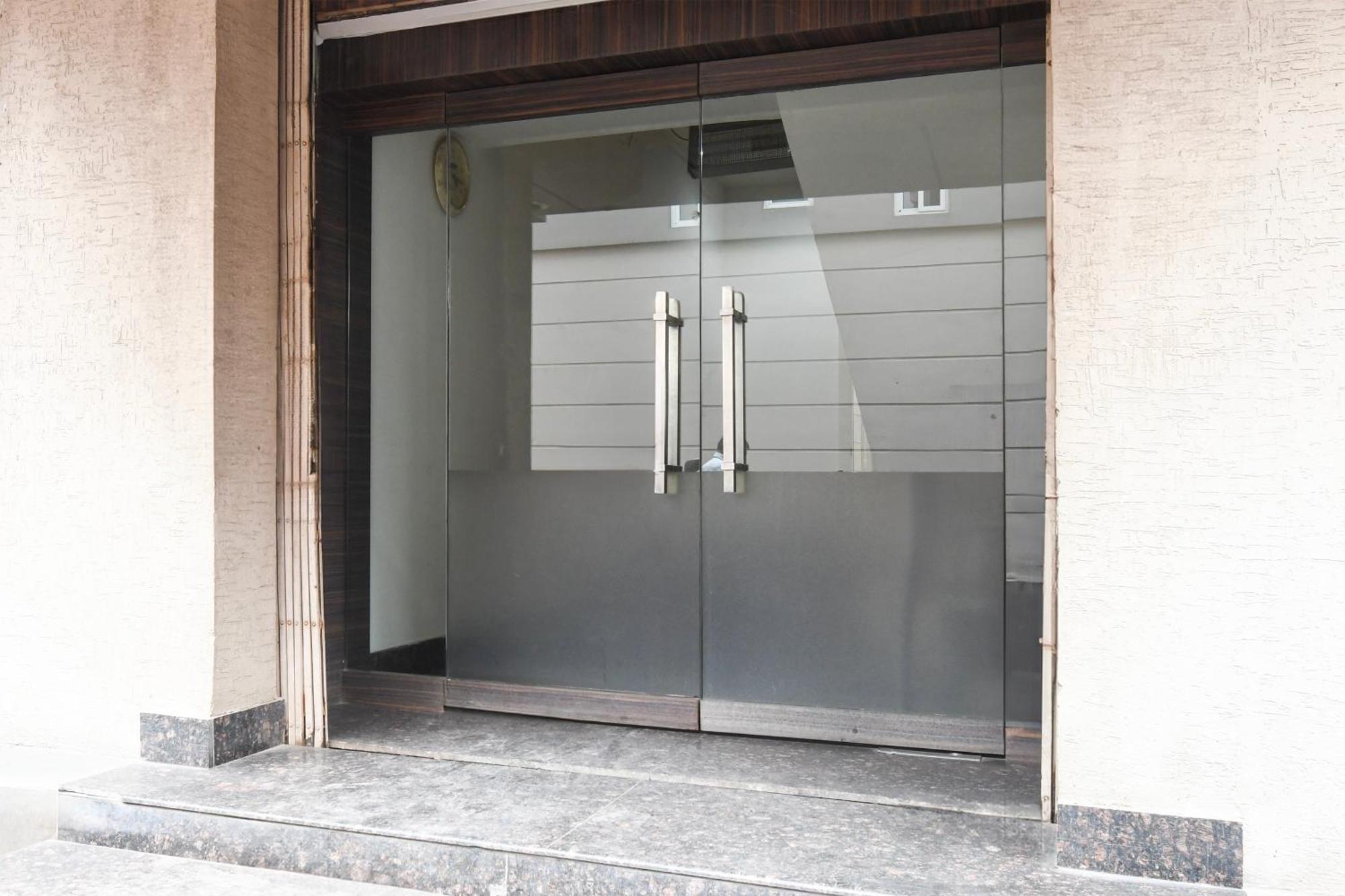 Super Townhouse Harmu Road Formerly Elite City Ranchi Exterior foto