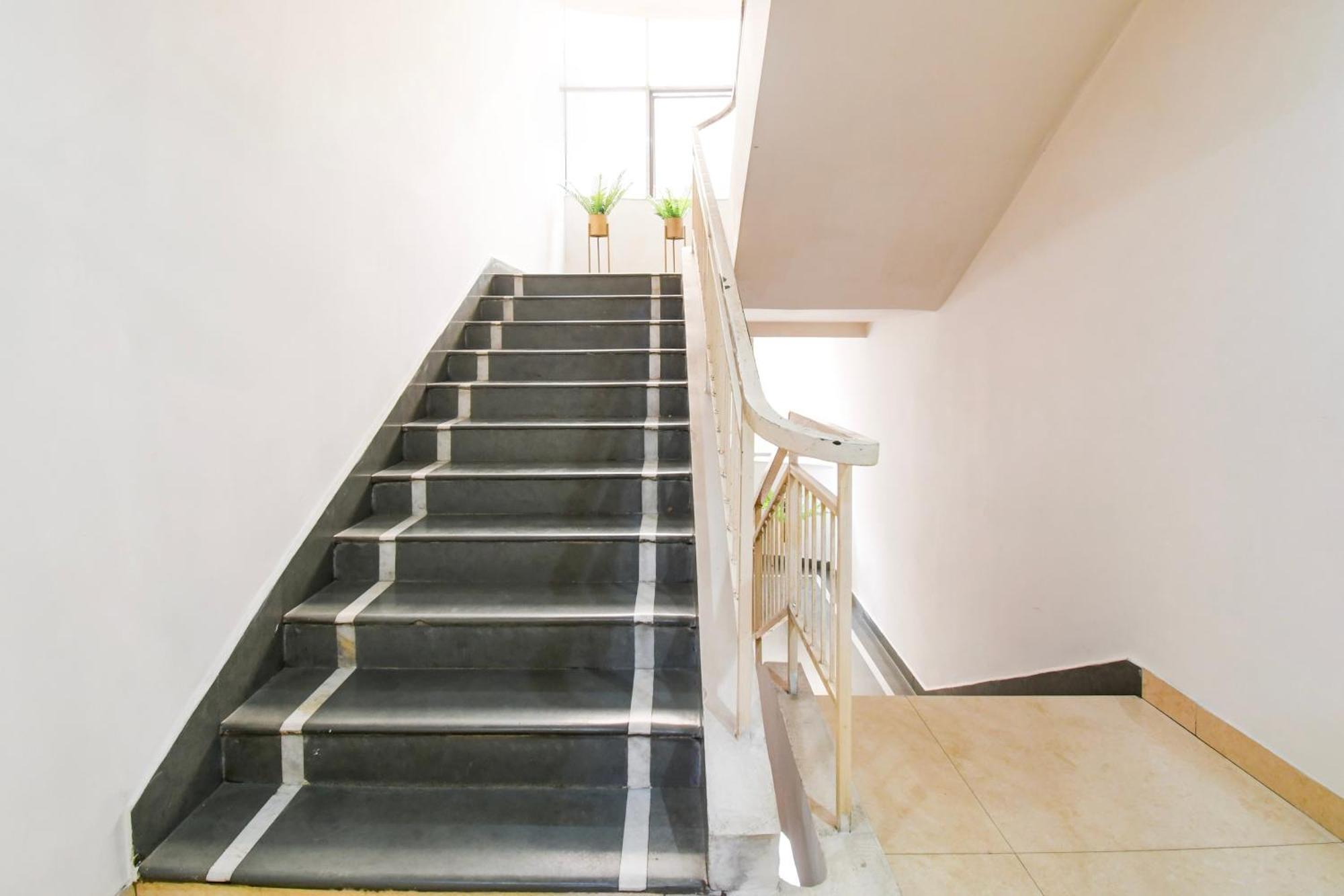 Super Townhouse Harmu Road Formerly Elite City Ranchi Exterior foto